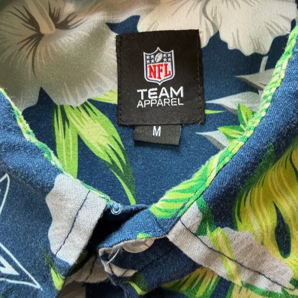 NFL‎ Team Apparel Dallas Cowboys Mens M Tropical Floral Aloha Button Down Shirt